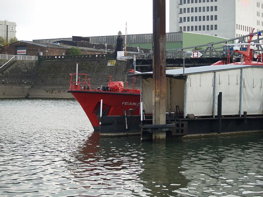 Feuerloeschboot 10-2      P092.JPG